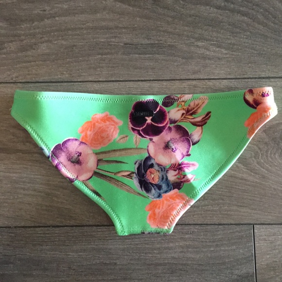 Triangl Women’s Bikini Bottom - Picture 2 of 4